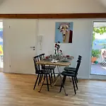 Rooftop Arts&crafts Apartment, Zentral Und Ruhig, 3 Dachterrassen *